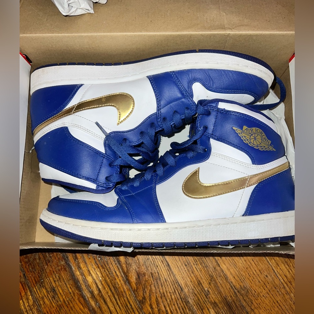 Air Jordan 1 Retro High 'Gold Medal'